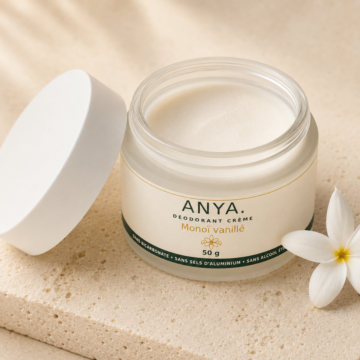 Pot de déodorant crème ANYA. ouvert montrant sa texture